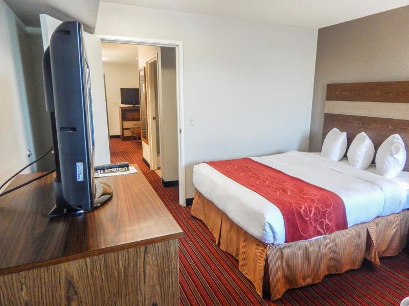 Hotel Country & By Radisson, Dfw Airport South, Tx Irving