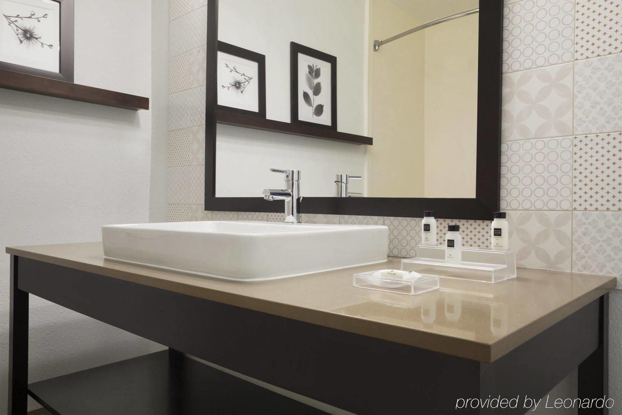 Country & By Radisson, Dfw Airport South, Tx 3*