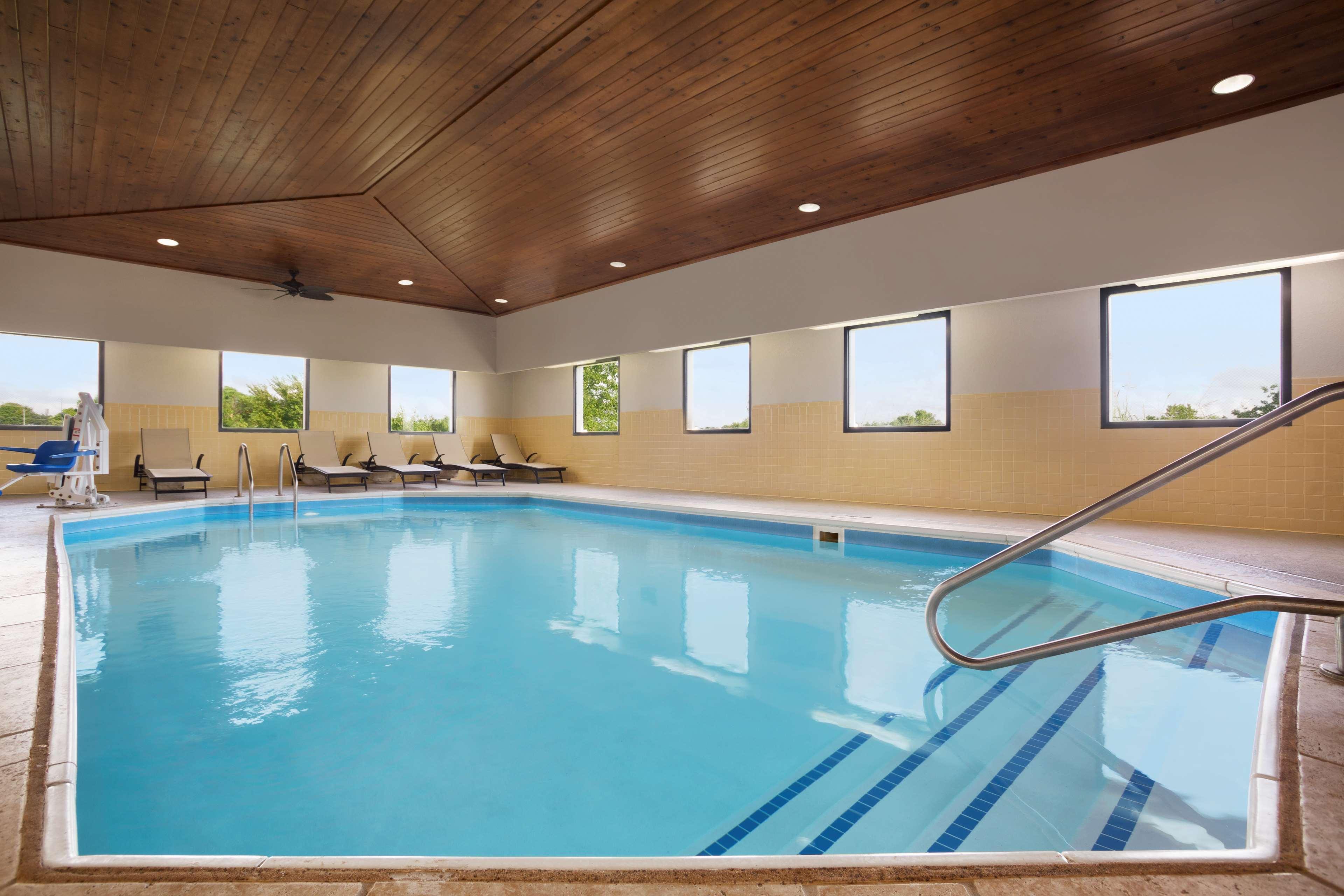 Country & By Radisson, Dfw Airport South, Tx 3* Irving